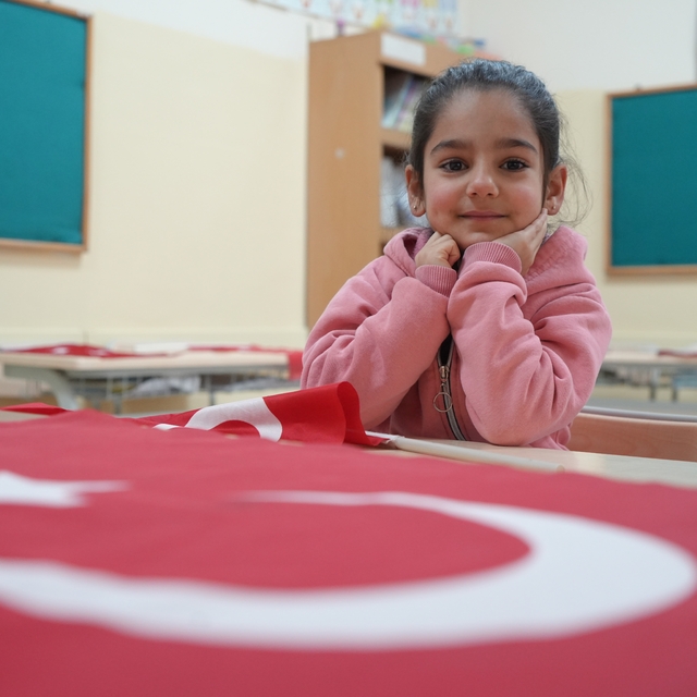 Bayburt'ta 14 bin 319 öğrenci 'Bayrak Sevgisi' temasıyla ikinci döneme başl...