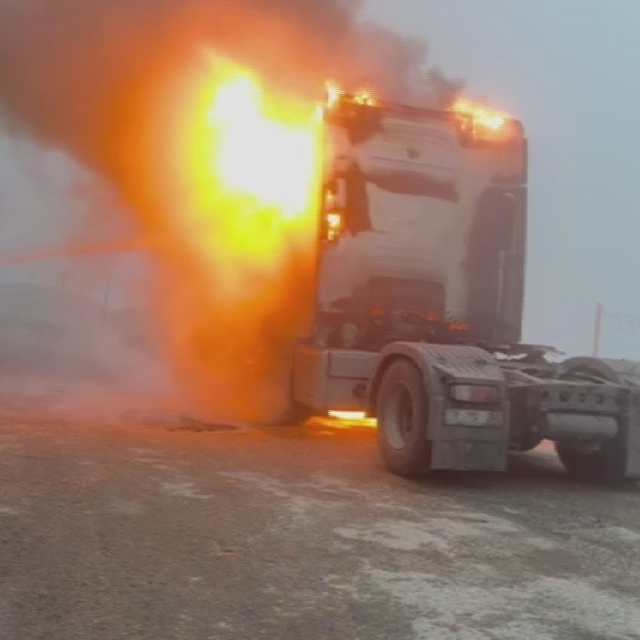 Alevlere teslim olan tır kullanılamaz hale geldi