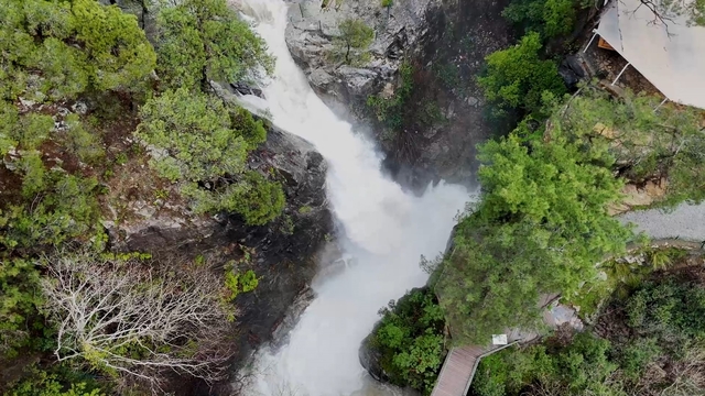 Kazdağları'nın Sütüven Şelalesi yağışlarla birlikte Niagara'yı aratmadı
Yağış ile birlikte şelaleler, çağlayanlara dönüştü