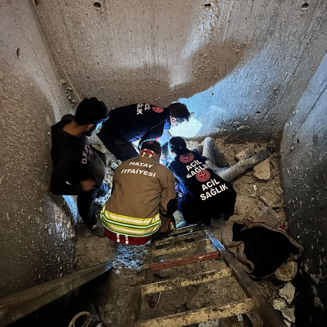 Antakya'da asansör boşluğuna düşen işçi yaralandı