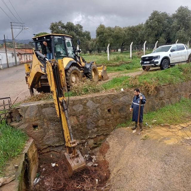 ASKİ ekipleri temizledi, taşkının önüne geçildi
