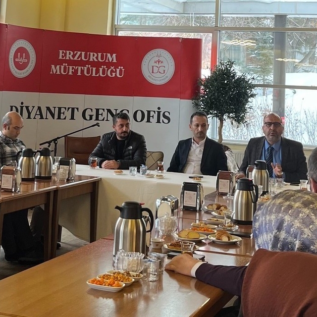 Gençliğin manevi rehberleri "Genç Ofis"te buluştu