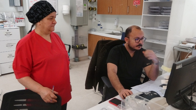 Sağlık çalışanı anne ve oğul birlikte hayat kurtarıyor
Çanakkale'de anne-oğul acil servis nöbetinde