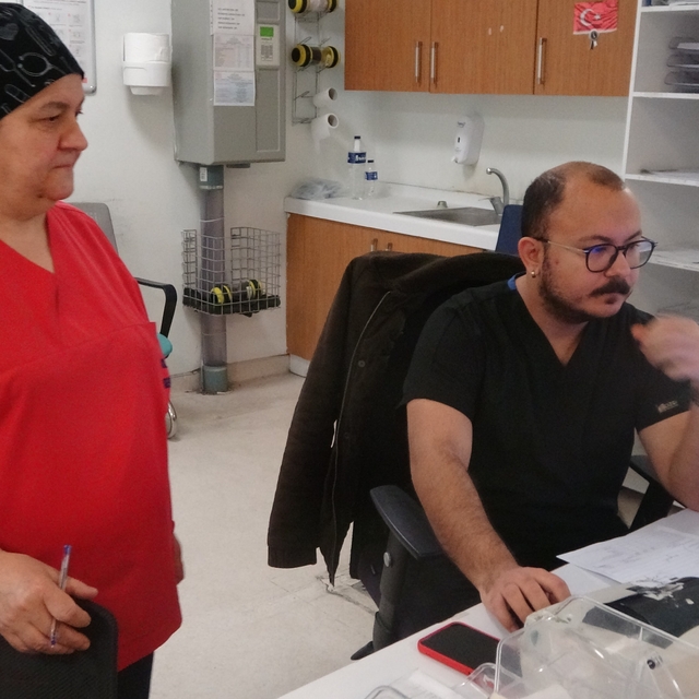 Sağlık çalışanı anne ve oğul birlikte hayat kurtarıyor
Çanakkale'de anne-oğ...