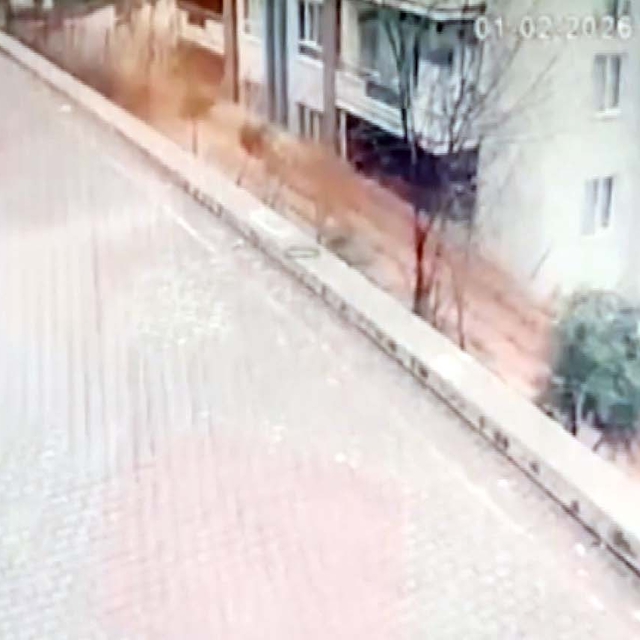 Gaziantep'te istinat duvarının çökmesi kamerada