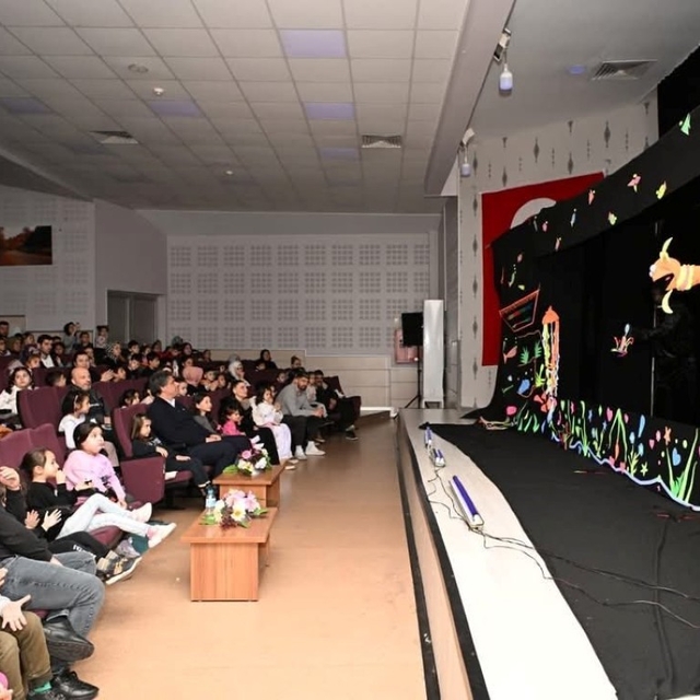 Kartepe'de çocuklar "Çevreci Balık" oyunuyla çevre bilinci kazandı