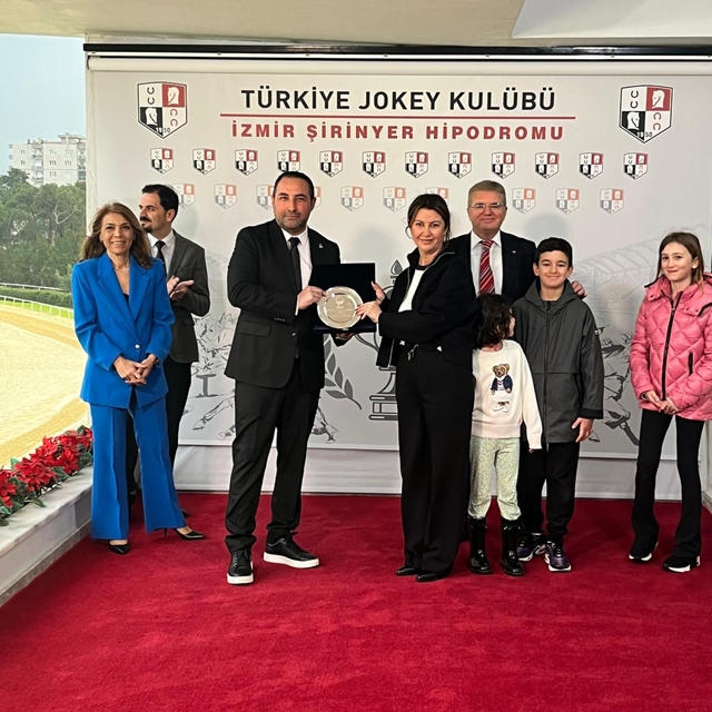 TSYD İzmir Koşusu'nda zafer Queen Sev'in