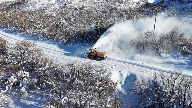 Tunceli'de 85 köy yolu ulaşıma açıldı, 28 köy yolunda çalışmalar sürüyor