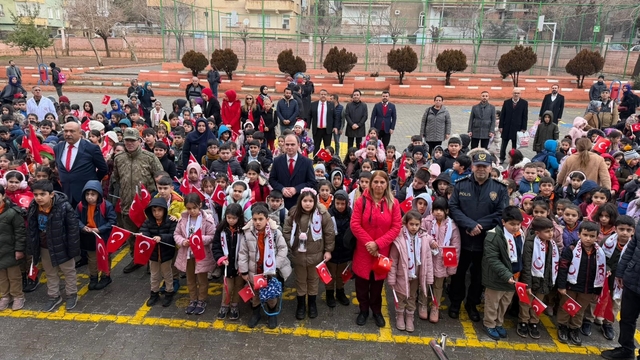 Siverek'te okullar bayrak sevgisi temasıyla açıldı