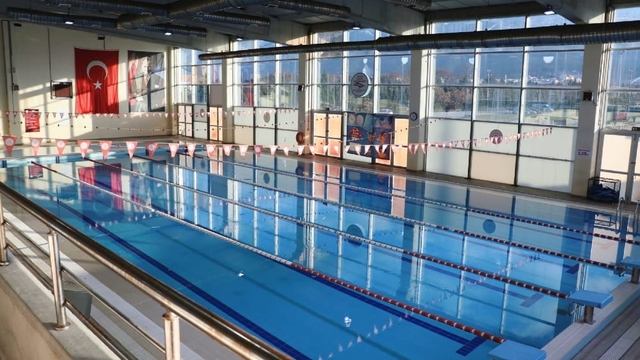 Yunusemre'den kadınlara özel kış dönemi yüzme kursu