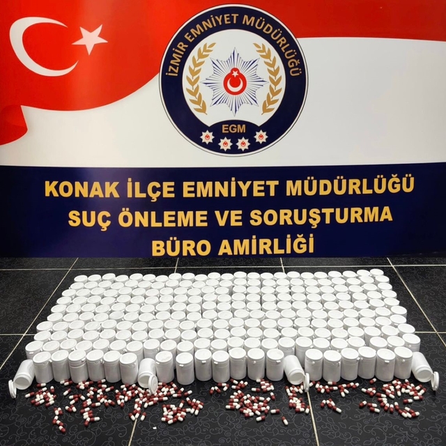 İzmir'de yarım milyona yakın uyuşturucu hap ele geçirildi