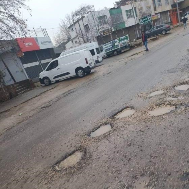 Vatandaşlardan bozuk yol tepkisi