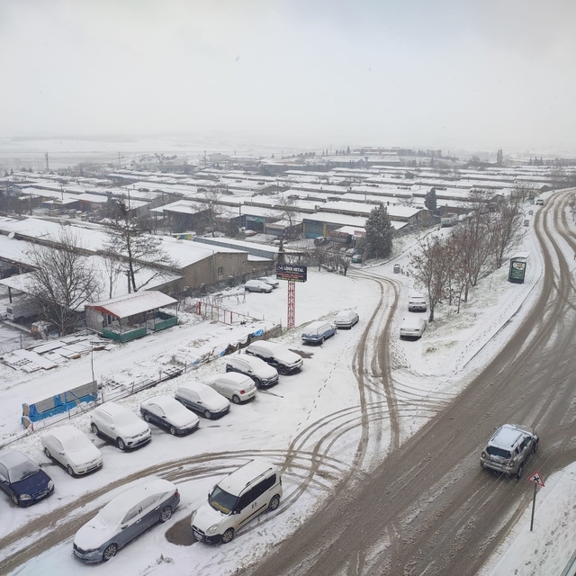 Keşan'da etkili olan kar yağışı nedeniyle taşımalı eğitime 1 gün ara verild...