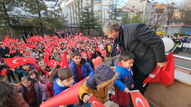 Kütahya'da 2. dönemin ilk dersinin konusu "Bayrak" oldu