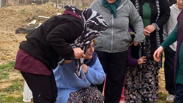 Burdur'daki feci kazada hayatını kaybeden anne oğul gözyaşları içinde yan yana toprağa verildi