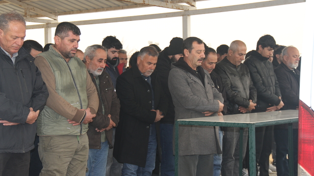 Burdur'daki trafik kazasında ölen anne ve oğlunun cenazesi Antalya'da toprağa verildi