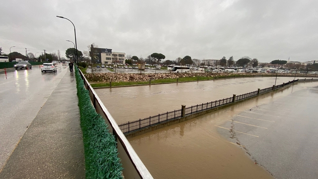 Biga'da Kocabaş Çayı yağış nedeniyle taştı