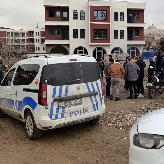 Paralarını alamadıklarını iddia eden işçiler eylem yaptı