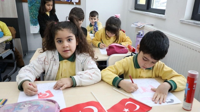 Tunceli'de ilk ders "Bayrak sevgisi"