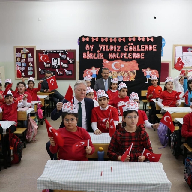 Bingöl'de ikinci dönemin ilk ders zili 'Bayrak Sevgisi' ile çaldı