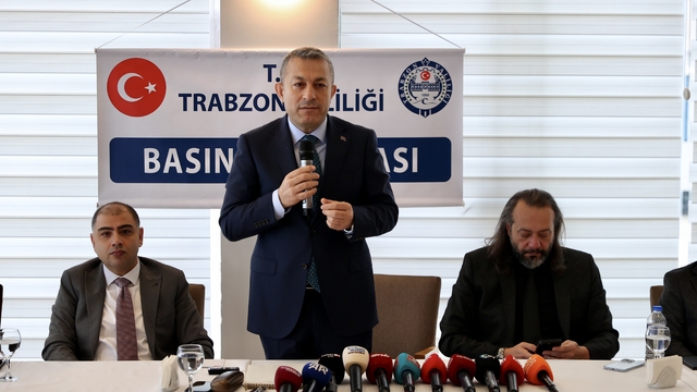 Trabzon Valisi Şahin gazetecilerle buluştu