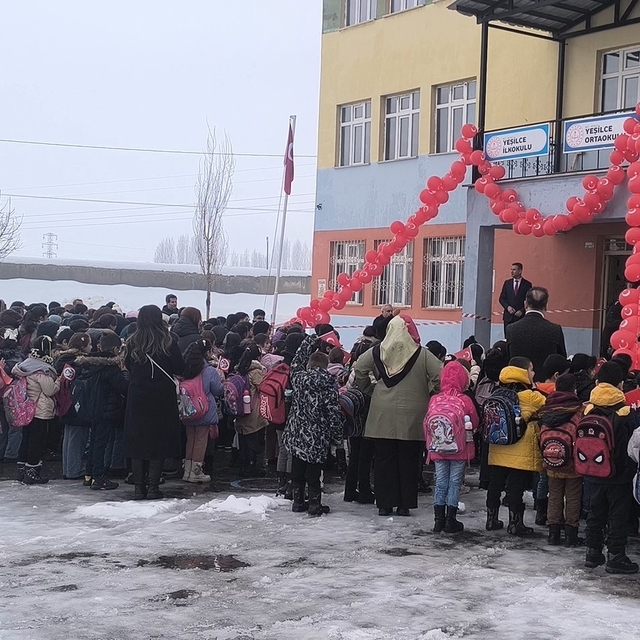 Muş'ta ikinci dönem "Bayrak Sevgisi" temasıyla başladı
