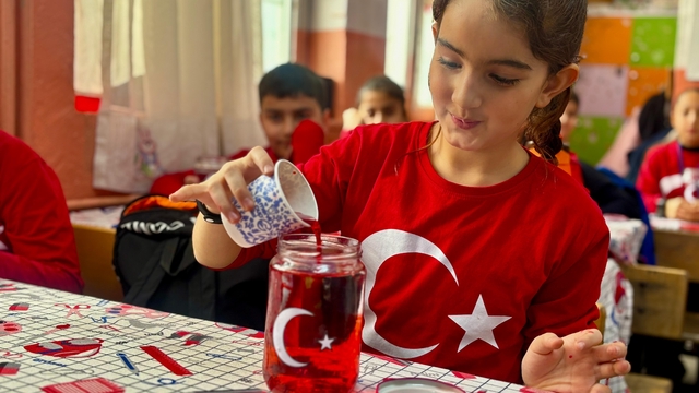 Ağrı'da okullarda ikinci dönem "Bayrak Sevgisi" temasıyla başladı