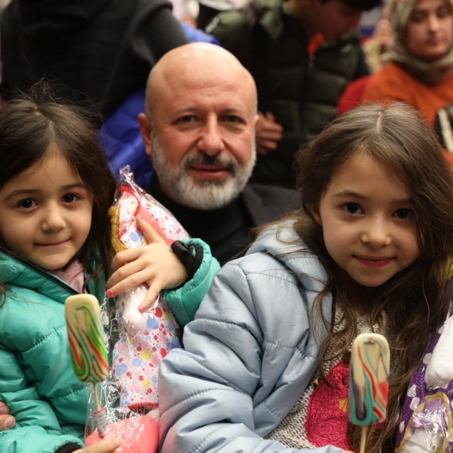 Başkan Çolakbayrakdar: "En kıymetli hazinemiz çocuklarımızın gülümsemesidir...