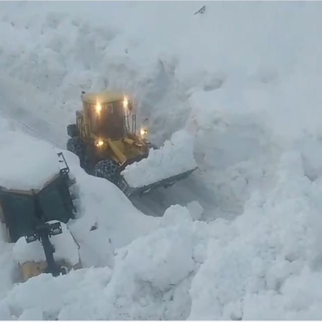 Beytüşşebap'ta çığ nedeniyle 3 köy yolu ulaşıma kapandı