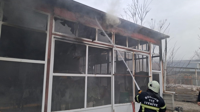 Burdur'da mobilya imalathanesinde yangın