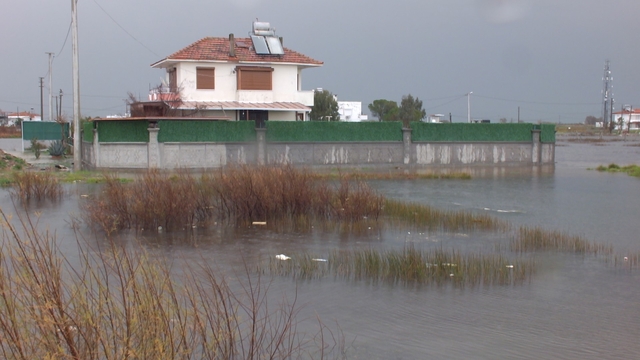 Balıkesir'de yazlıklar su altında kaldı