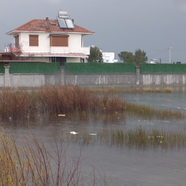 Balıkesir'de yazlıklar su altında kaldı