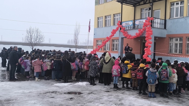 Muş'ta ikinci dönem "Bayrak Sevgisi" temasıyla başladı