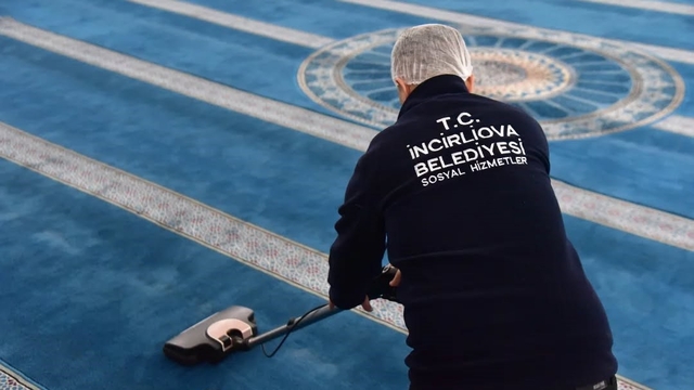 İncirliova Acarlar Camii'nde temizlik çalışması yapıldı