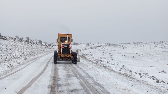 Pınarhisar'da gece fırtınası ilçeyi beyaza bürüdü