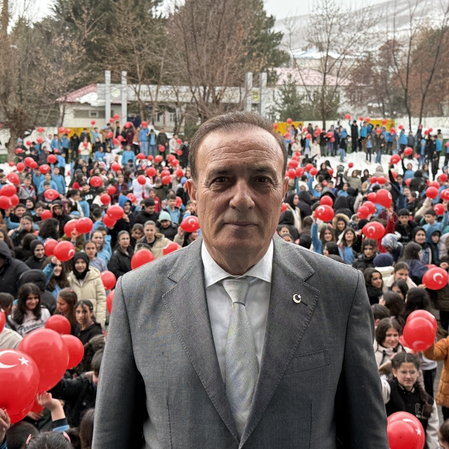 'Bayrak sevgisi' temasıyla okullarda ikinci dönem başladı