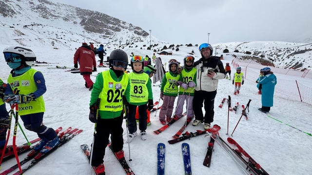 Ergan Dağı Kayak Merkezi'nde yarışma heyecanı başladı