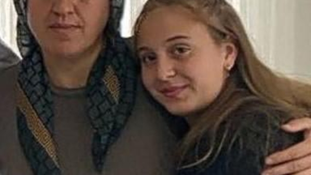 Otobüs kazasında ölen anne ve kızı son yolculuğuna uğurlandı