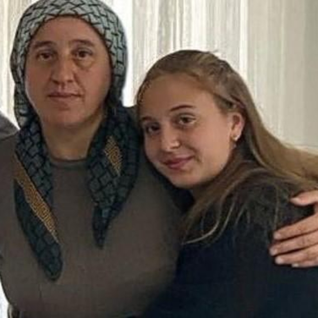 Otobüs kazasında ölen anne ve kızı son yolculuğuna uğurlandı