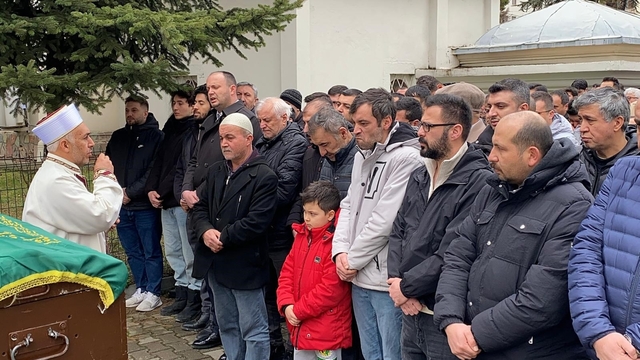 Alkollü sürücünün hayattan kopardığı genç son yolculuğuna uğurlandı
"Bizi bu duruma sokan kişilerin en ağır şekilde cezalandırılmasını istiyoruz"