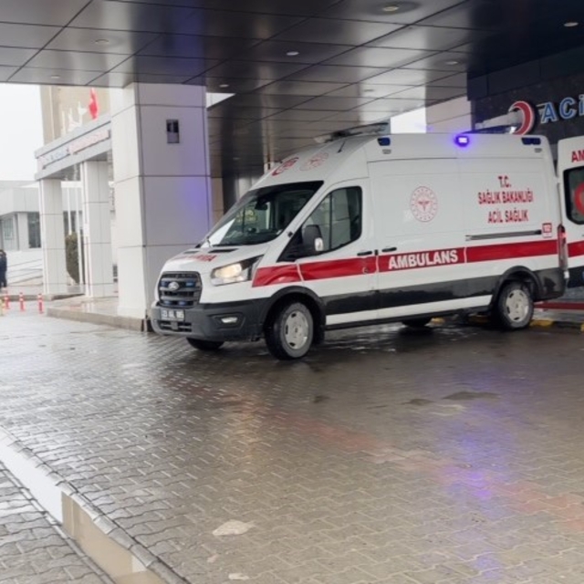 Elazığ'da 15'inci kattan kendini boşluğa bırakan genç hayatını kaybetti