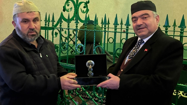 Bolu'da Seyyid Ümmi Kemal Türbesi'ne Sakal-ı Şerif bağışlandı
