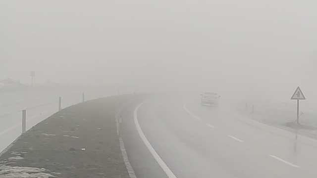 Bingöl'de yoğun sis görüş mesafesini düşürdü
