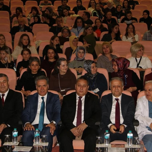 "Yoğun Bakım Hemşireliğinde Güncel Yaklaşımlar" sempozyumu düzenlendi
