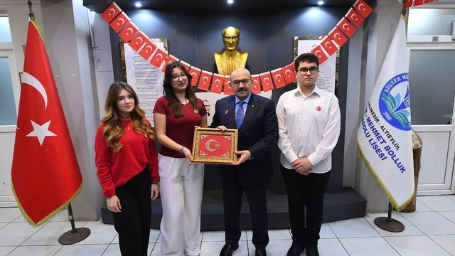 Balıkesir'de eğitimde ikinci dönem, bayrak sevgisiyle başladı