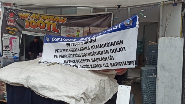 Devrek'te kurallara uymayan pazarcı esnafının tezgahı kapatıldı