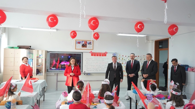 Zonguldak'ta ikinci dönemin ilk dersi 'Bayrak Sevgisi' oldu