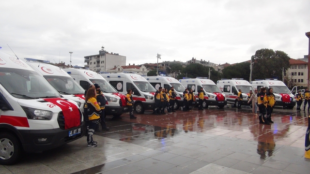 Manisa'nın acil gücüne güç katıldı
Manisa'daki ambulans sayısı 94'e yükseldi
Sağlık Bakanlığı tarafından Manisa'ya gönderilen 8 yeni ambulansın teslim töreni yapıldı