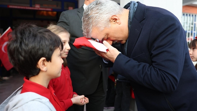 Öğrencilerin bayrak sevgisi dikkat çekti