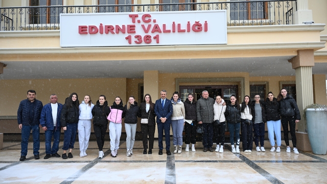 Bulgaristan Şampiyonu Kır Voleybol Takımı Edirne'de